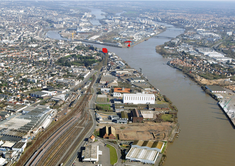 Carta - Reichen et Robert Associés - Reichen et Robert Associes- renouvellement urbain-Le Bas Chantenay-Nantes-vue aerienne reperage cap44-grue.jpg